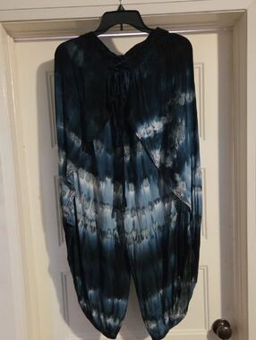 Tie-Dye Capris Pants in Navy and Black